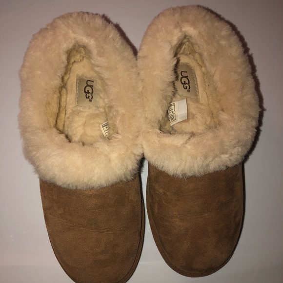 bottom of ugg slippers